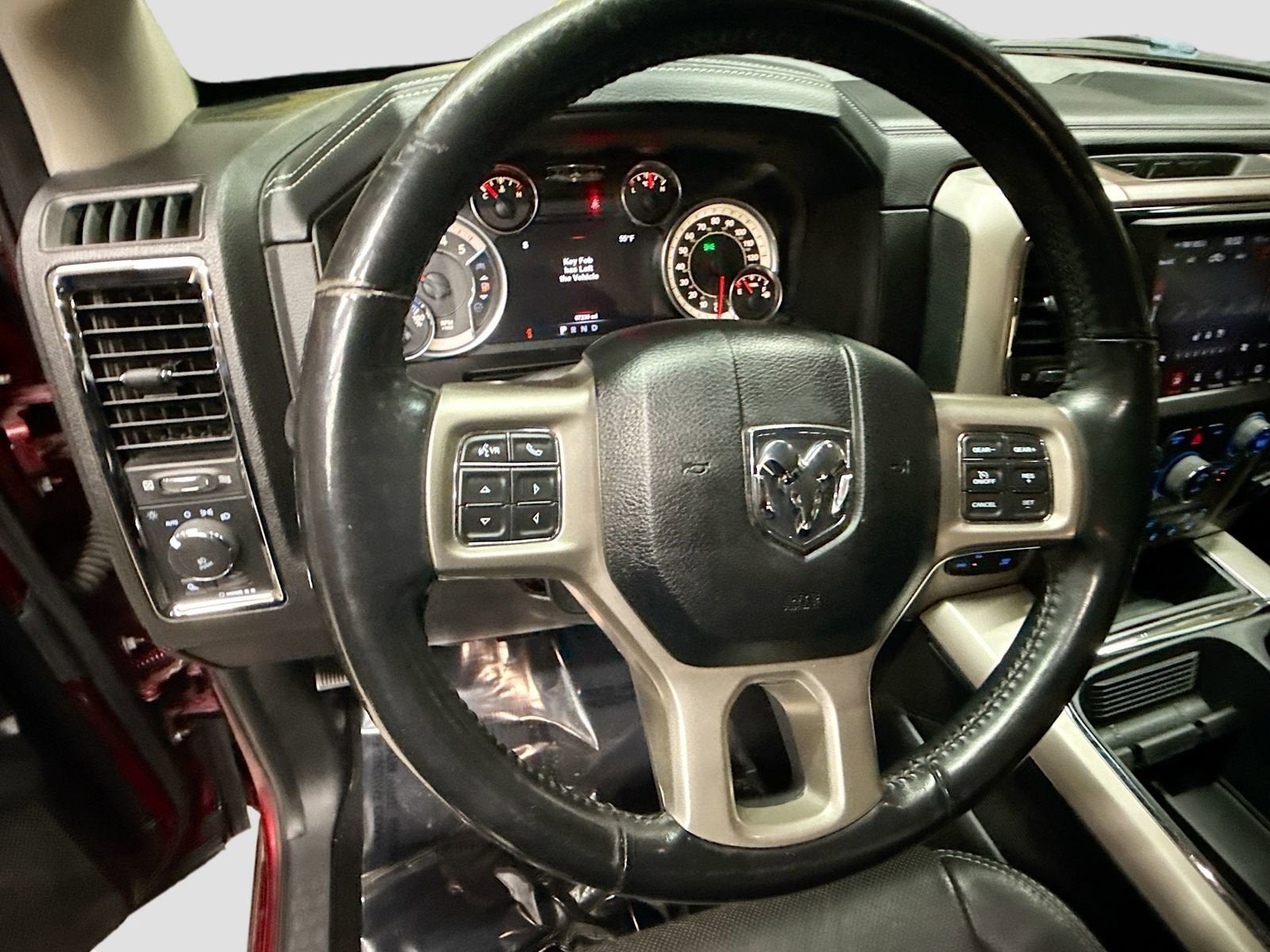 2018 RAM 1500 Laramie Crew Cab 4x4 5'7" Box