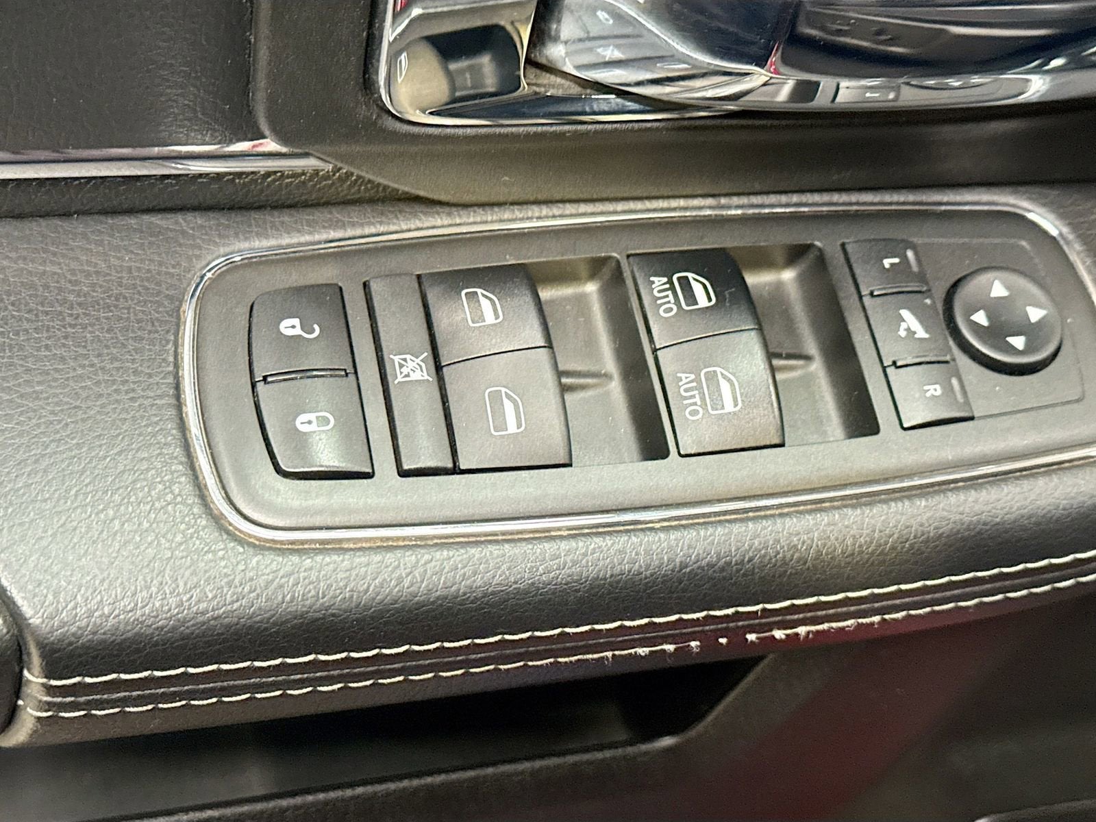 2018 RAM 1500 Laramie Crew Cab 4x4 5'7" Box