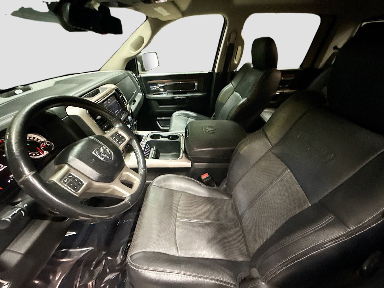 2018 RAM 1500 Laramie Crew Cab 4x4 5'7" Box