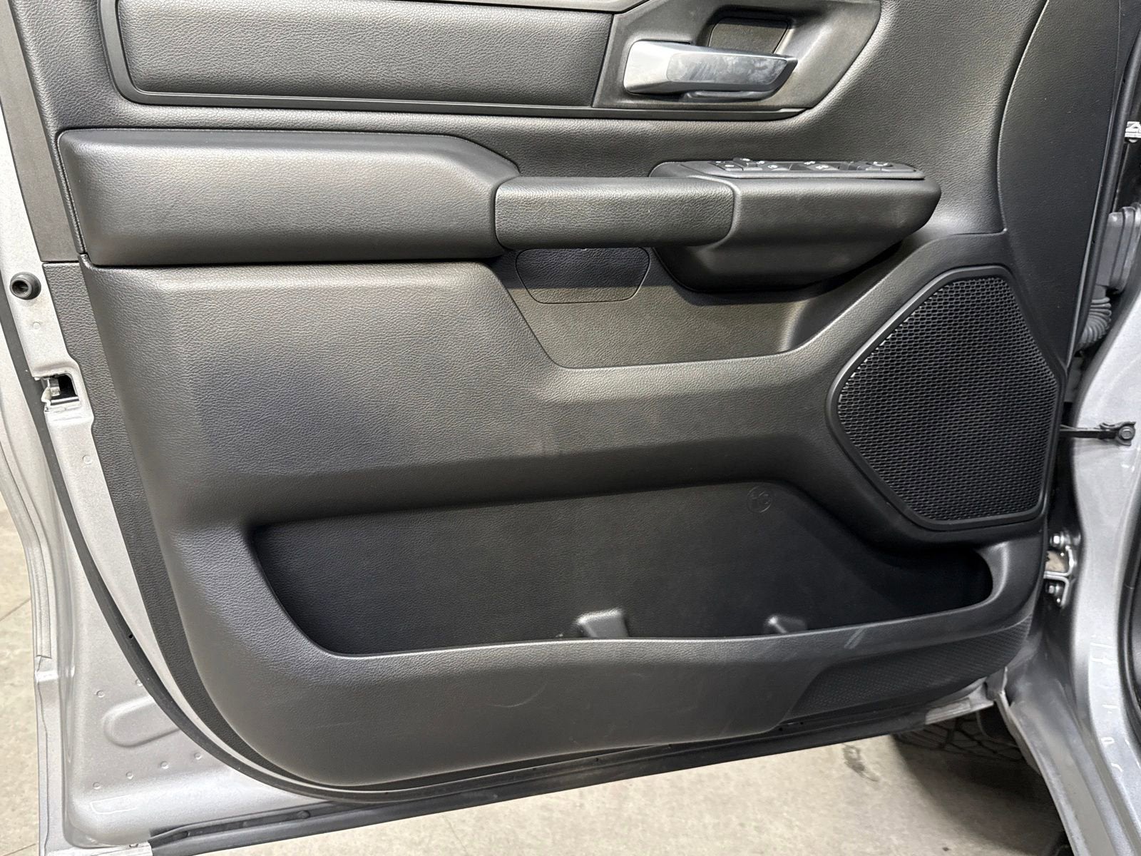 2025 RAM 1500 Tradesman Crew Cab 4x4 5'7" Box