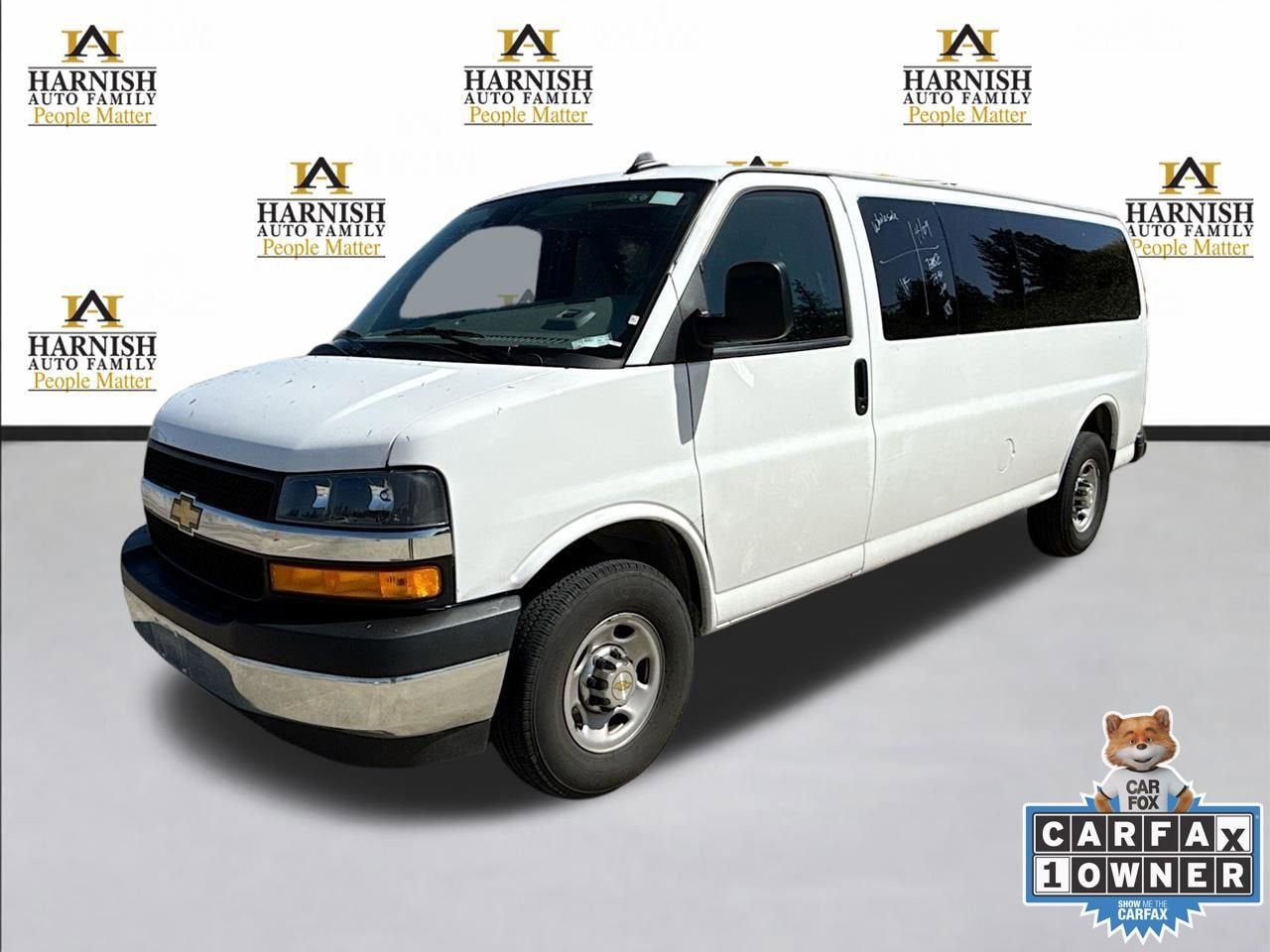 2024 Chevrolet Express Passenger 3500 1LT