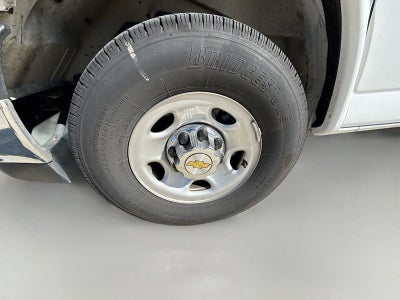 2025 Chevrolet Express Passenger 1LT