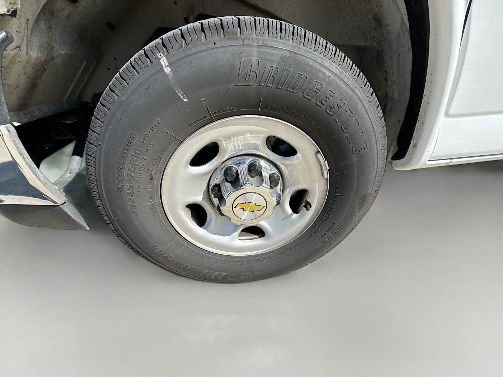 2025 Chevrolet Express Passenger 1LT