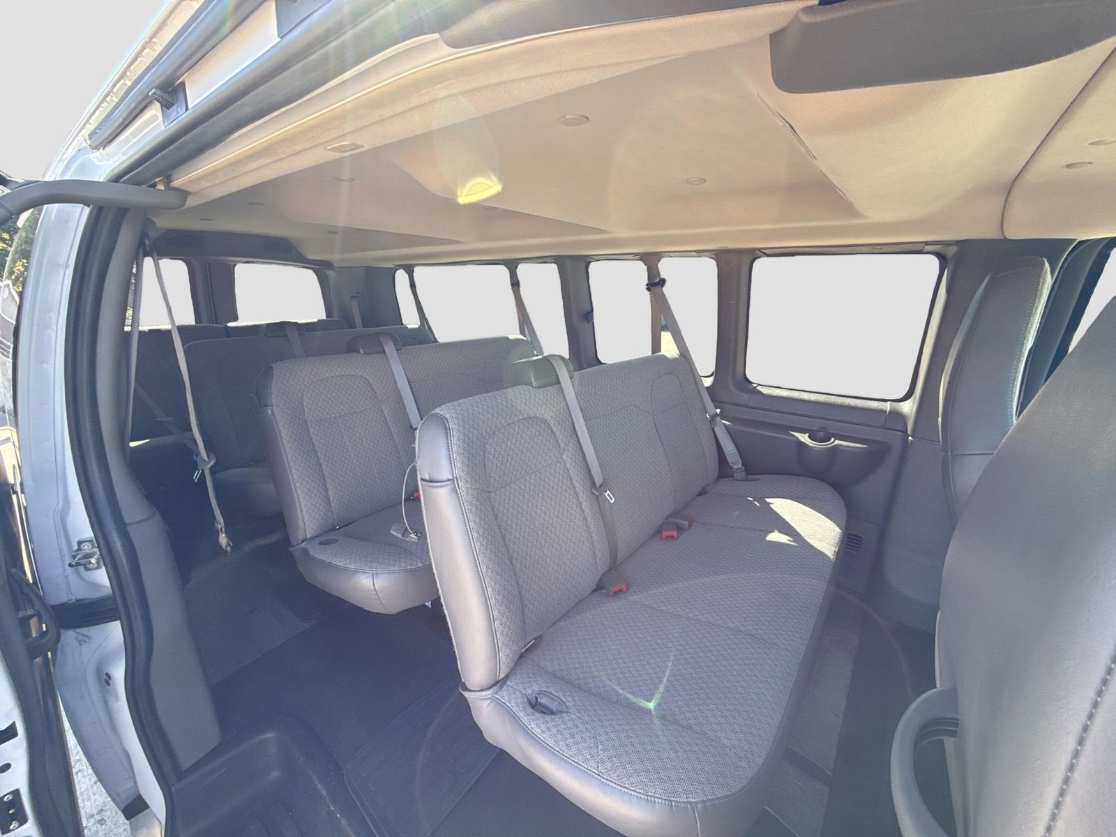 2025 Chevrolet Express Passenger 1LT