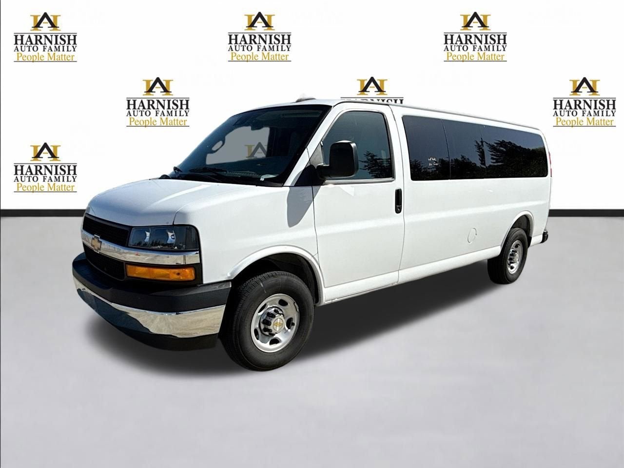 2025 Chevrolet Express Passenger 1LT