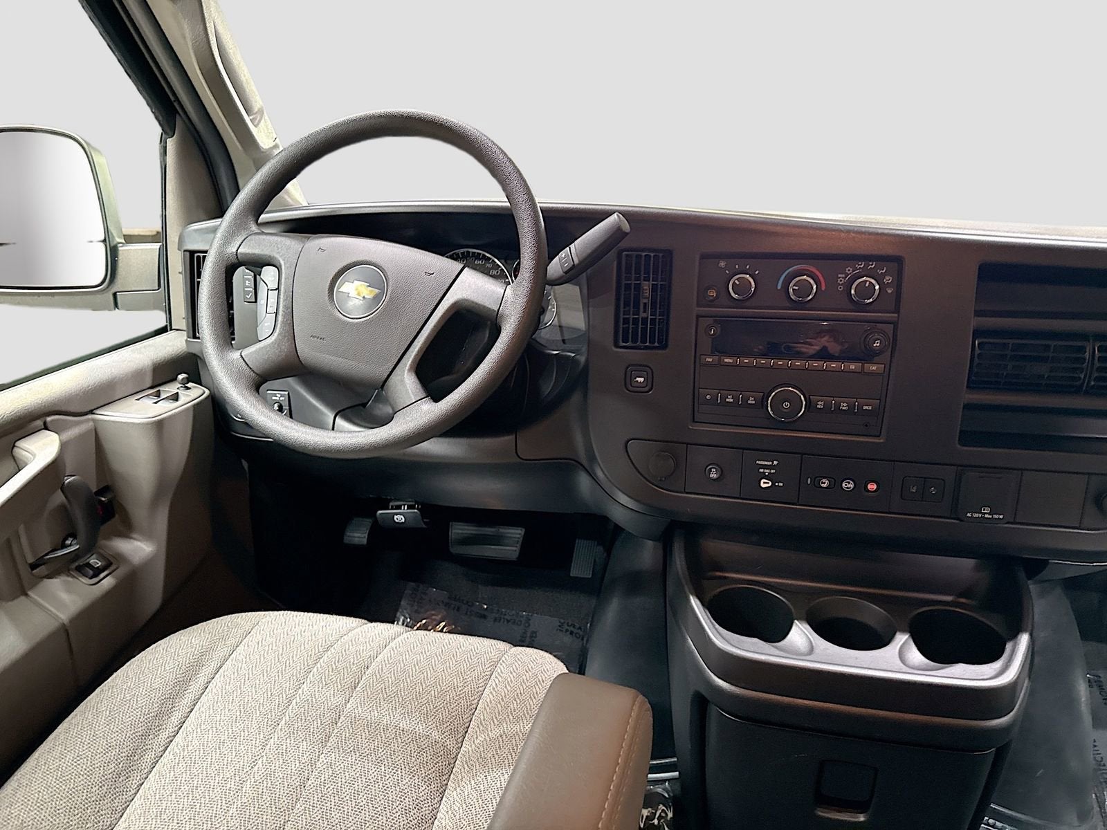 2025 Chevrolet Express Passenger 1LT