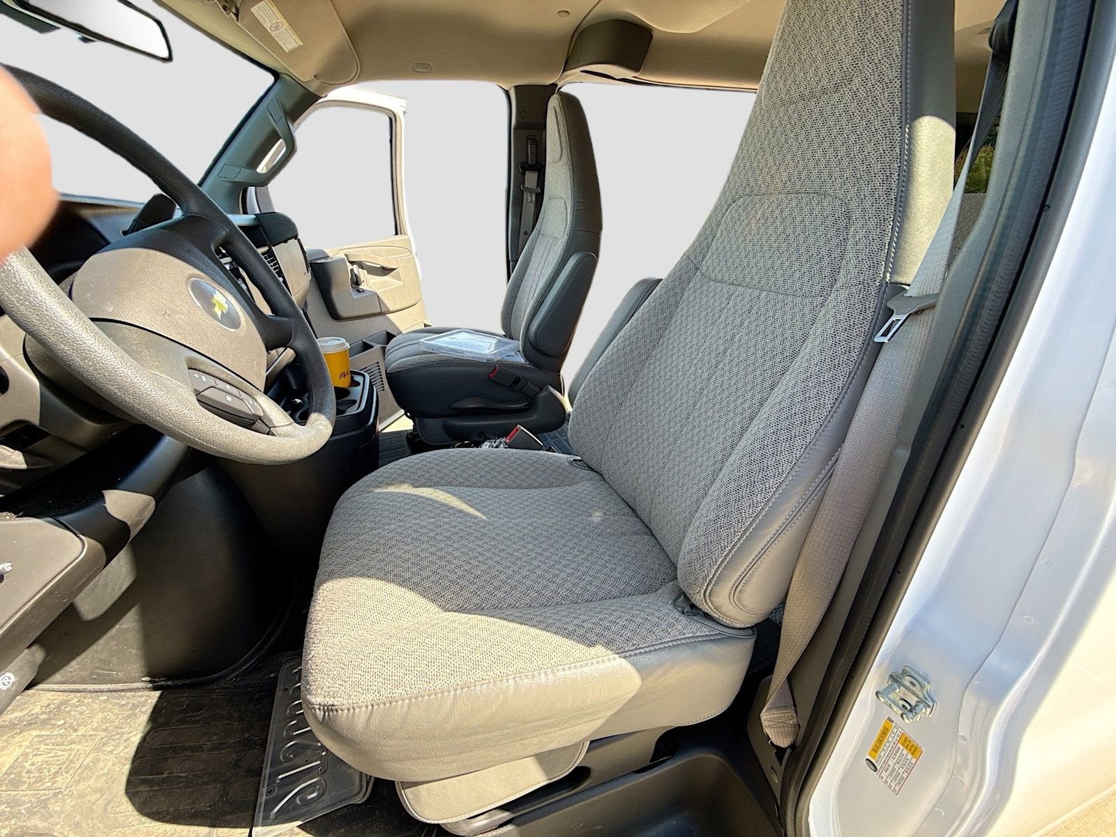 2025 Chevrolet Express Passenger 1LT