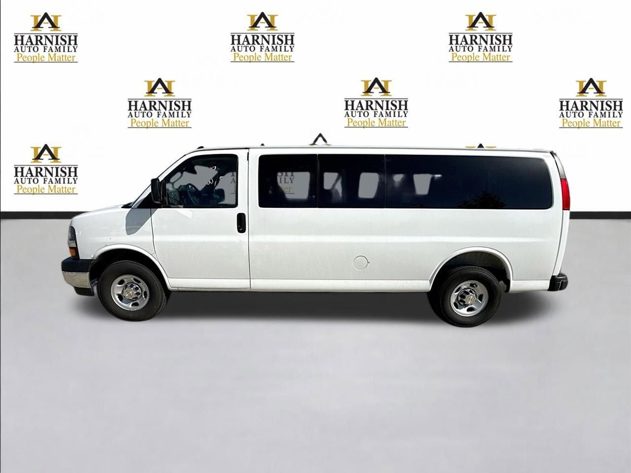 2025 Chevrolet Express Passenger 1LT