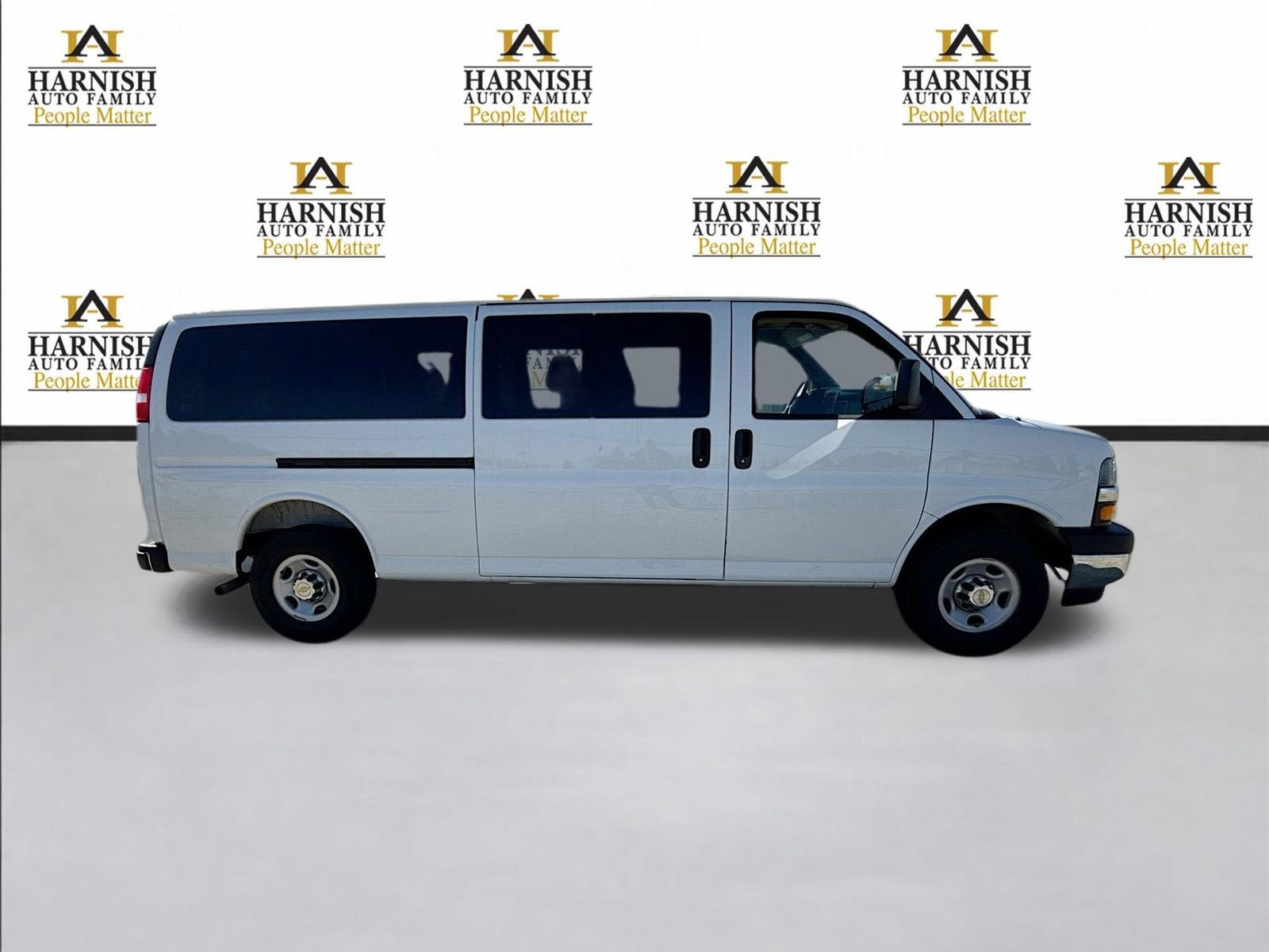 2025 Chevrolet Express Passenger 1LT