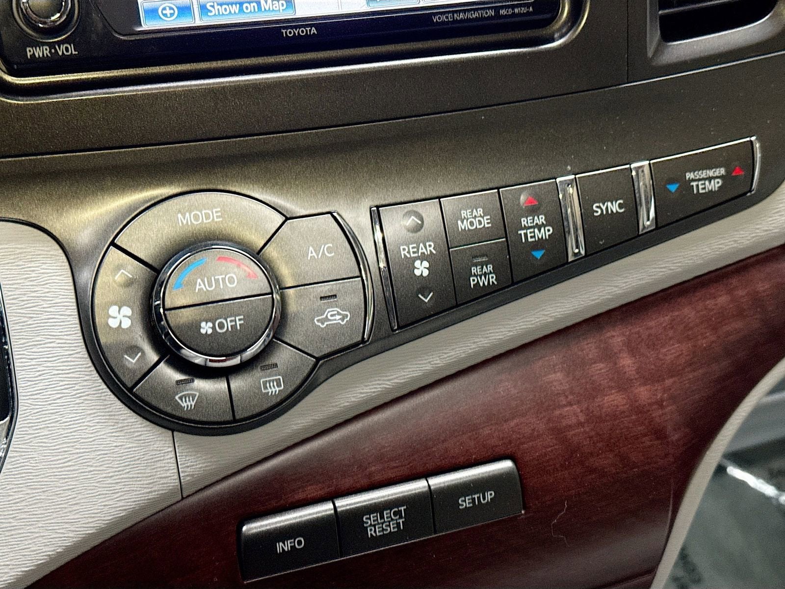 2013 Toyota Sienna XLE 7 Passenger