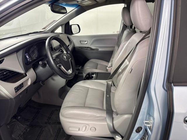 2015 Toyota Sienna XLE 7 Passenger