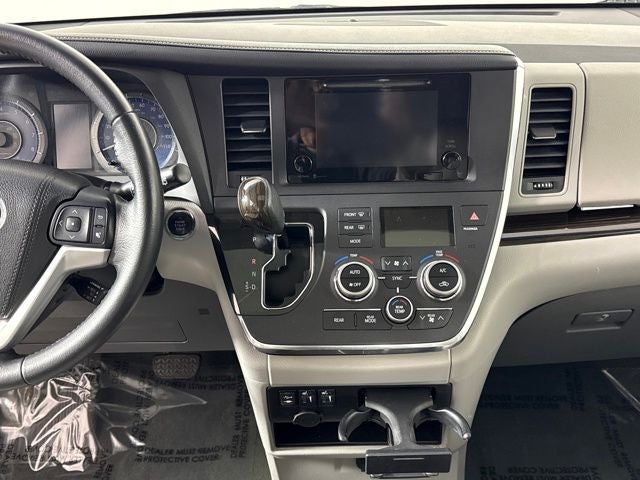 2015 Toyota Sienna XLE 7 Passenger
