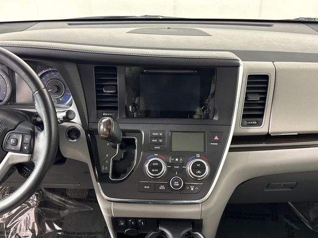 2015 Toyota Sienna XLE 7 Passenger