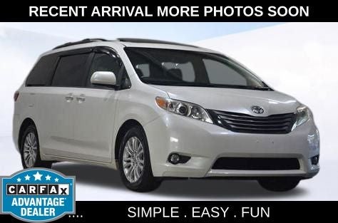 2015 Toyota Sienna XLE 8 Passenger