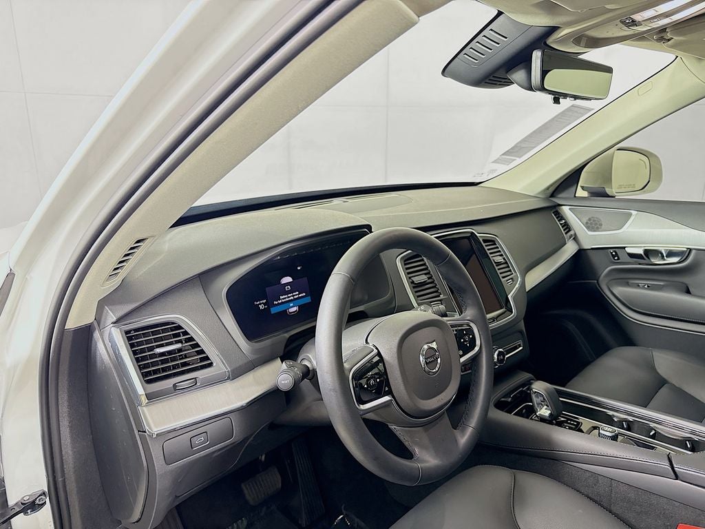 2025 Volvo XC90 B5 Core