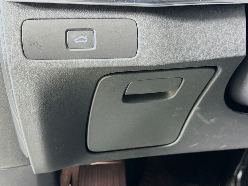 2025 Volvo XC90 B5 Core