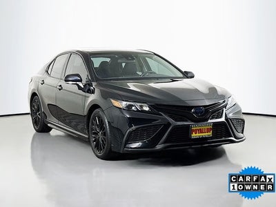 2022 Toyota Camry Hybrid SE