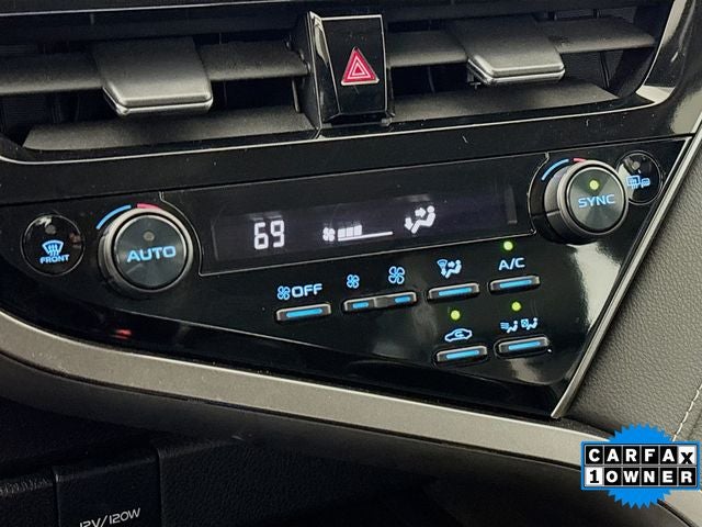 2022 Toyota Camry Hybrid SE