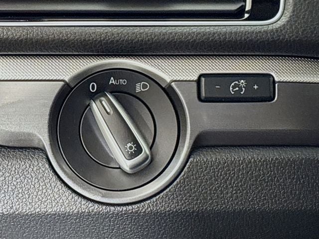 2017 Volkswagen Passat 1.8T R-Line