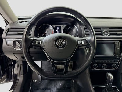 2017 Volkswagen Passat 1.8T R-Line