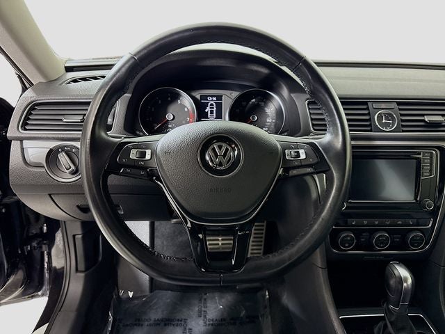 2017 Volkswagen Passat 1.8T R-Line