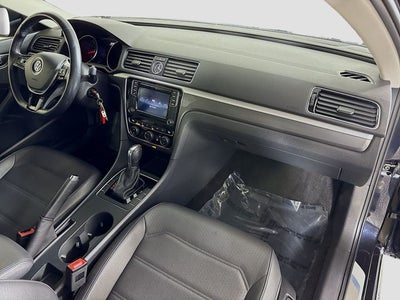2017 Volkswagen Passat 1.8T R-Line