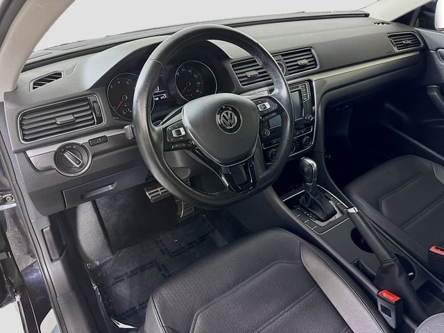 2017 Volkswagen Passat 1.8T R-Line