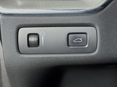 2022 Volvo XC60 B6 R-Design