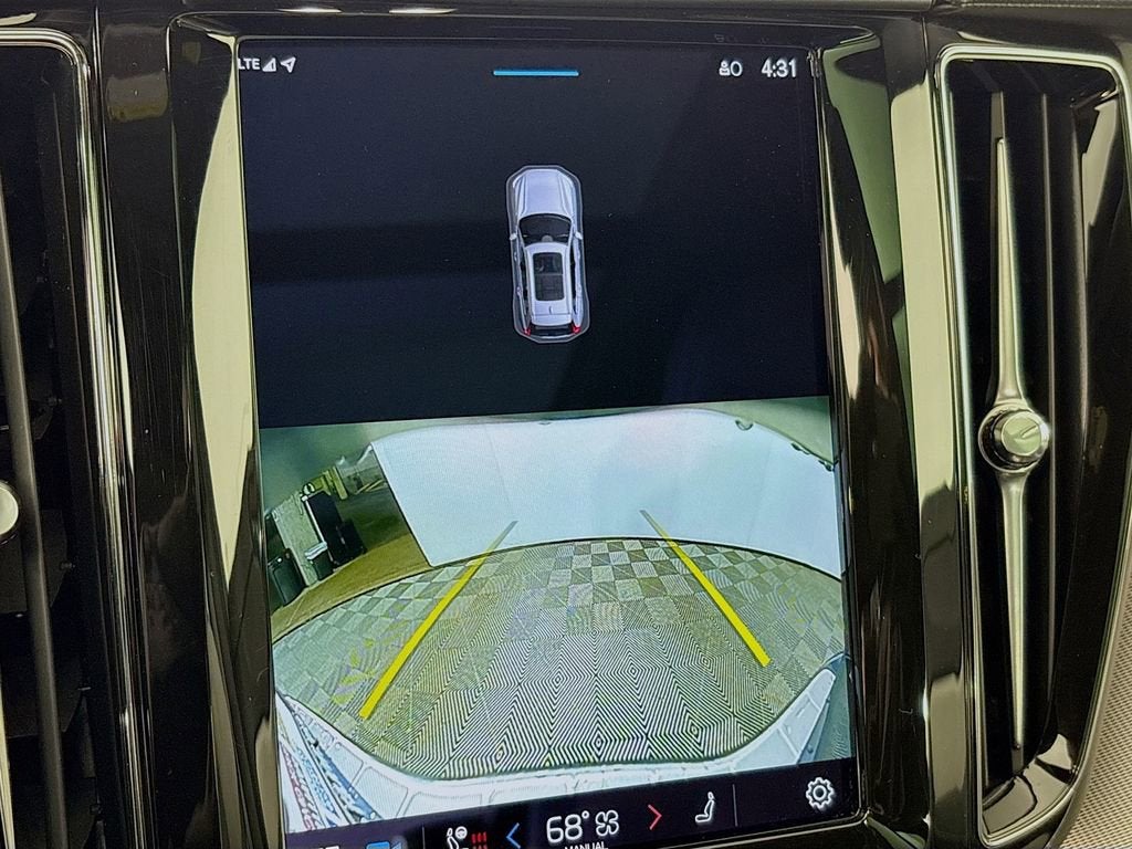 2022 Volvo XC60 B6 R-Design