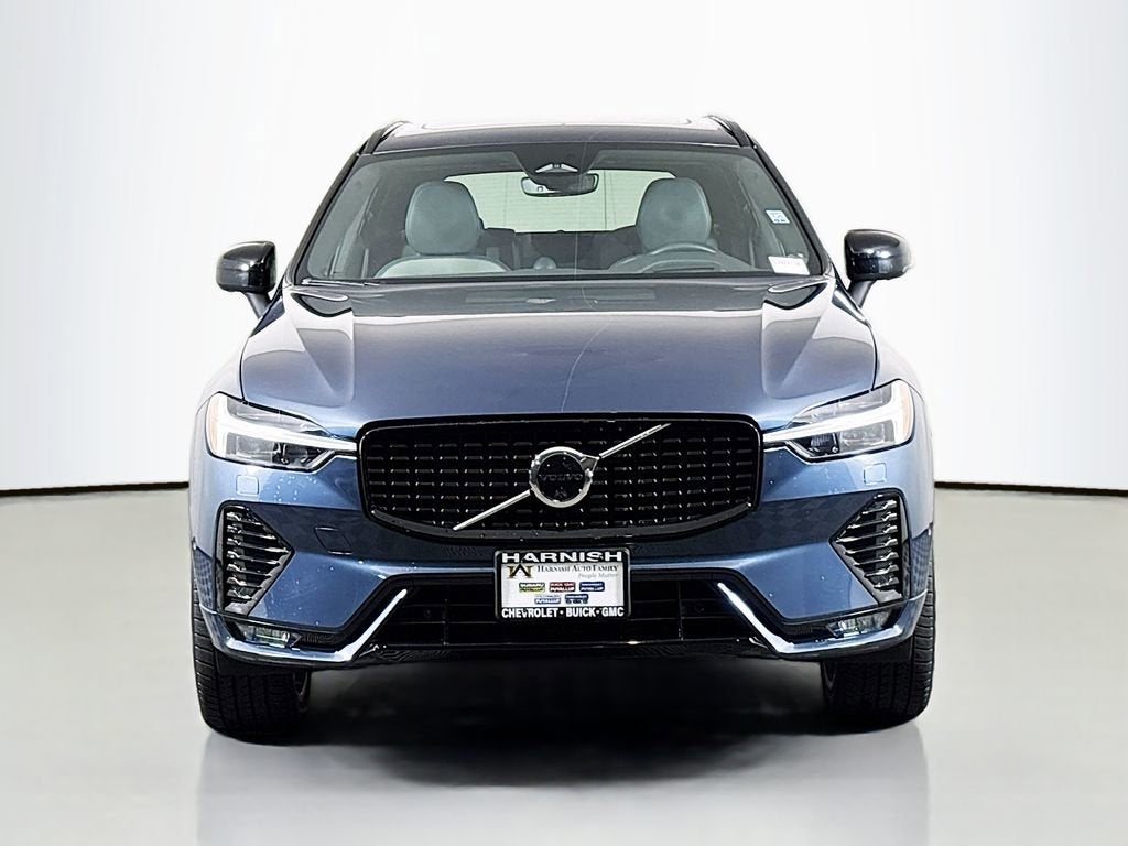 2022 Volvo XC60 B6 R-Design