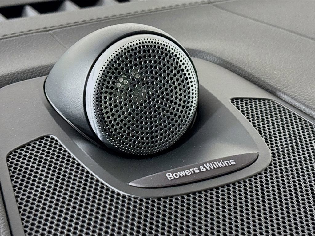 2022 Volvo XC60 B6 R-Design