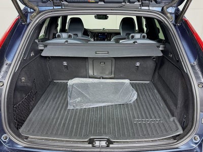 2022 Volvo XC60 B6 R-Design