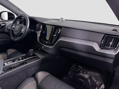 2022 Volvo XC60 B6 R-Design