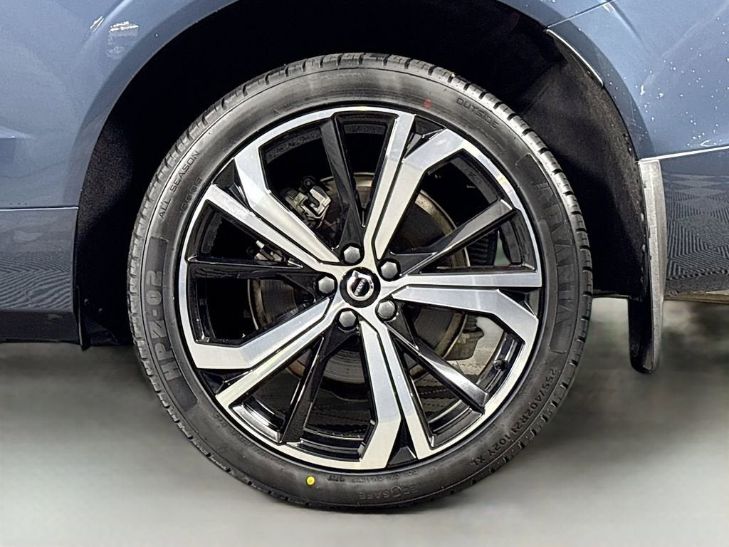 2022 Volvo XC60 B6 R-Design