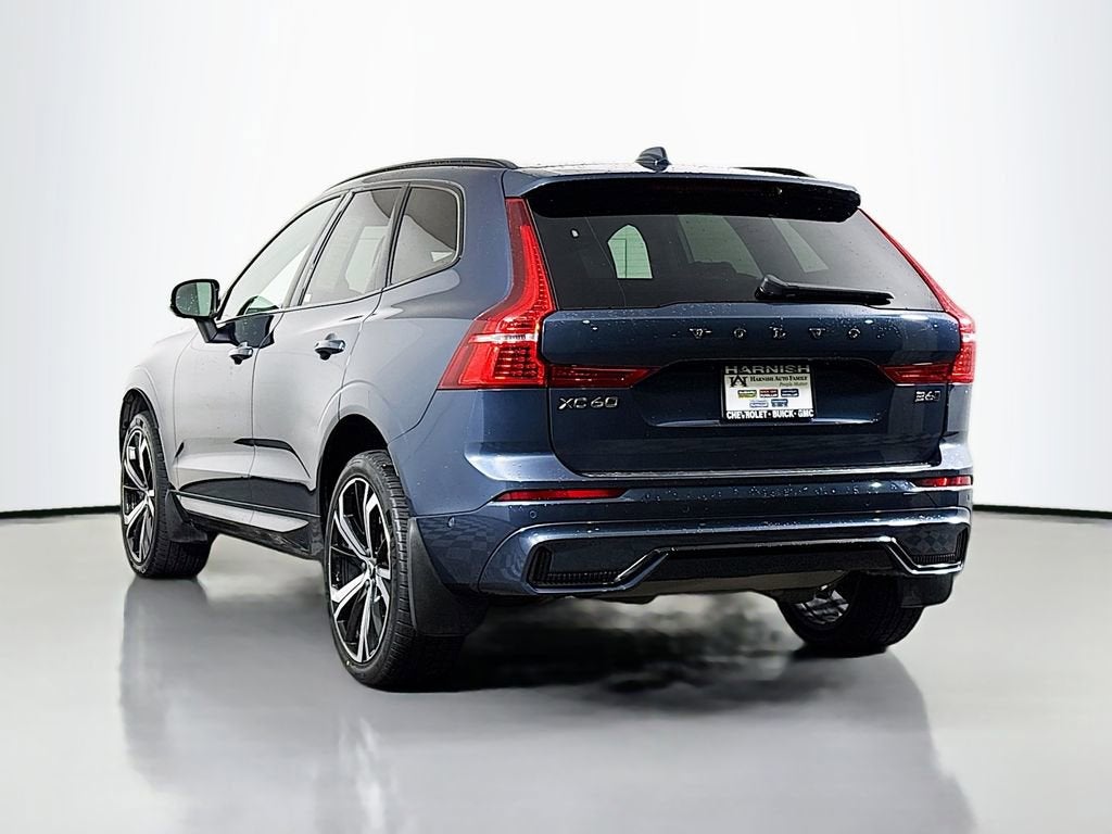 2022 Volvo XC60 B6 R-Design